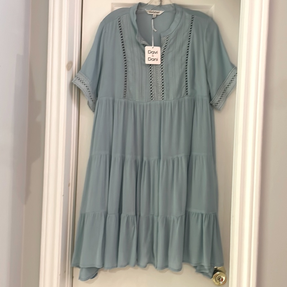 BEAUTIFUL LIGHT BLUE DRESS WITH LACE DETAIL